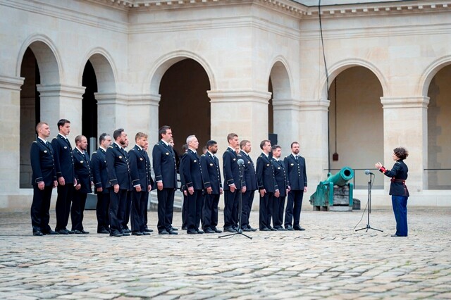 Le choeur de l'armée française, le 15 juillet dernier, lors de la cérémonie en l'honneur des héros du quotidien, aux Invalides.