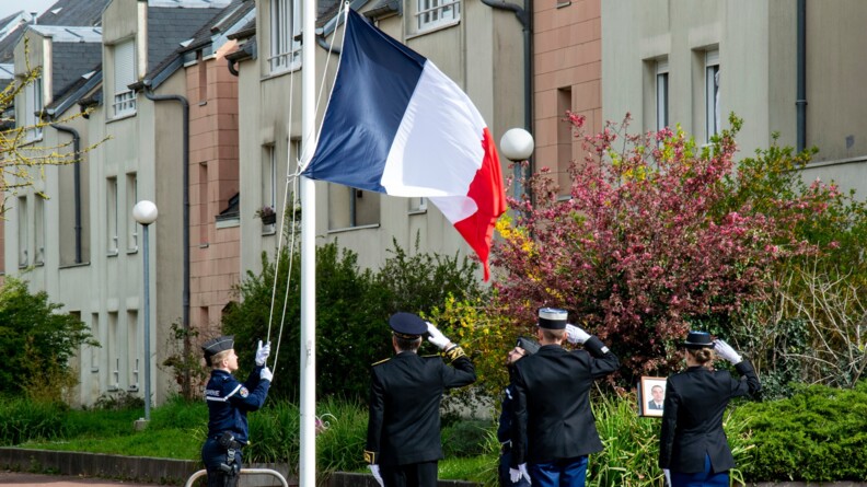 Cérémonie militaire en hommage rendu à l’adjudant-chef (ADC) Nicolas Mory, de la Brigade de recherches (B.R.) de Meaux (77), en présence de sa famille, à la caserne de Meaux, en Seine-et-Marne.