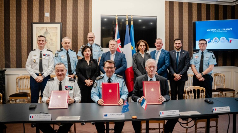 Photo des directeurs de la Gendarmerie nationale, de la police nationale et de l'AFP après signature du protocole.