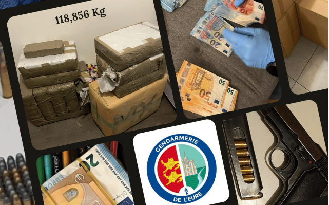 Vue sur des saisies de stupéfiants conditionnés (119 kilos), des billets, et un pistolet avec munitions. En bas au milieu, le logo de la gendarmerie de l'Eure