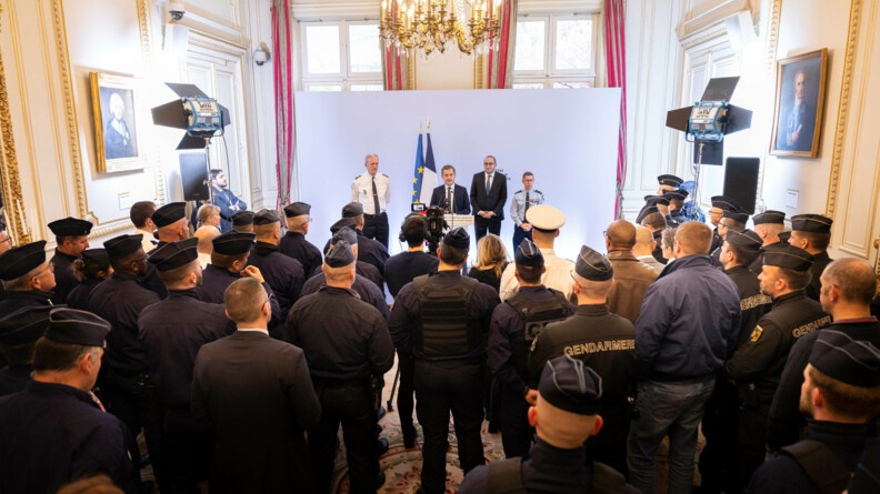 Réception des gendarmes, policiers et sapeur-pompiers blessés par le ministre de l’Intérieur et des Outre-mer, place Beauvau, le mardi 28 mars 2023.