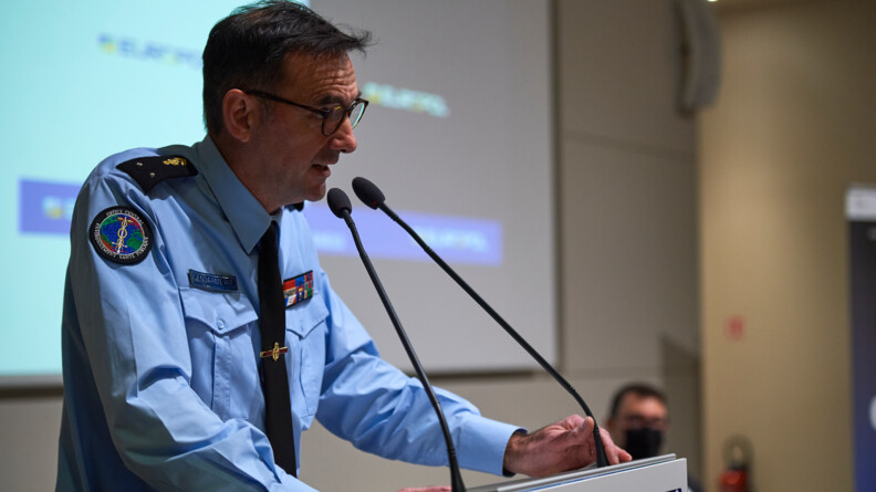 Intervention du général de brigade Sylvain Noyau, chef de l'OCLAESP, lors du lancement du troisième volet de l'opération SHIELD le 1er mars à la Direction générale de la gendarmerie nationale.