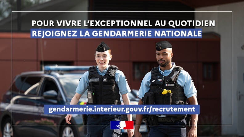Affiche de recrutement présentant deux gendarmes (une femme et un homme) avec un véhicule gendarmerie en arrière-plan. L'affiche comprend la phrase suivante "pour vivre l'exceptionnel au quotidien, rejoignez la gendarmerie nationale" ainsi que le lien vers le site "gendarmerie.interieur.gouv.fr/recrutement"