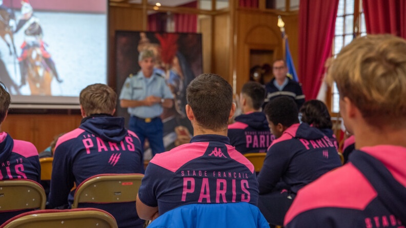 Présentation de la Garde républicaine aux jeunes du Stade Français Paris