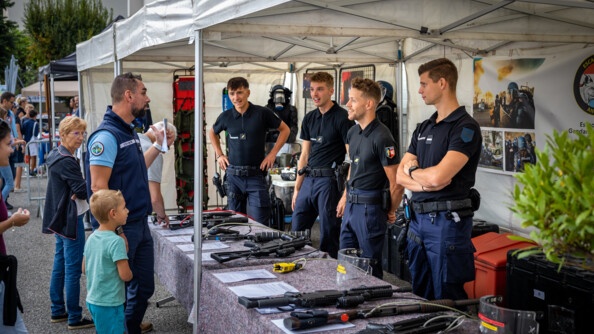 Stand de l'escadron de gendarmerie mobile d'Annecy lors des Journées européennes du patrimoine.