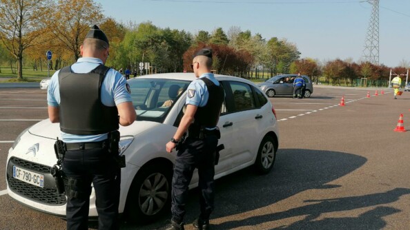 Contrôles ce matin, sur l'A4, à hauteur de Châlons-en-Champagne, par les militaires de l'escadron départemental de sécurité routière de la Marne.