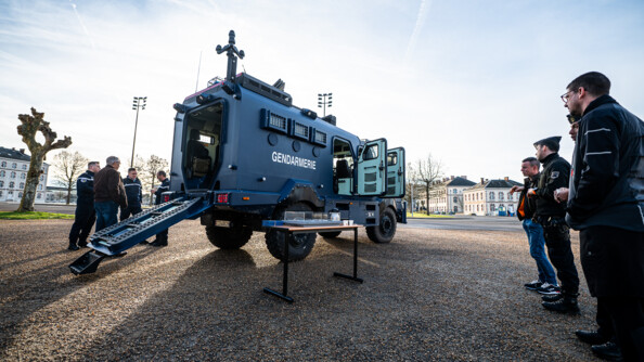 Présentation du véhicule blindé de la gendarmerie Centaure