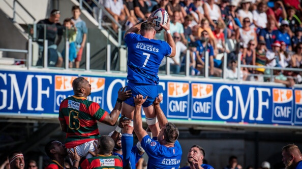 Action lors de la finale de la coupe du Monde militaire de rugby entre la France et Fidji, le 10 septembre à Vannes, dans le Morbihan.