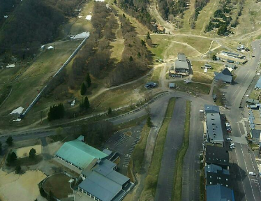 Vue aérienne sur la station de Super Besse, au pied du Sancy, dans le Massif central.