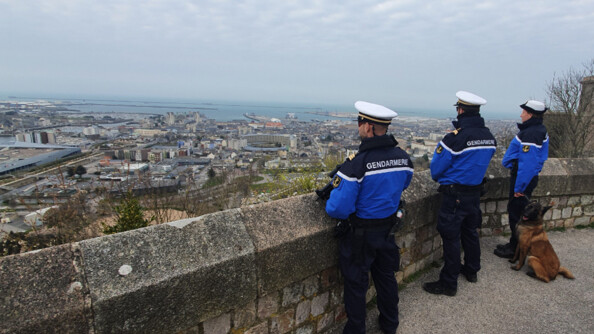 Surveillance des zones portuaires par les gendarmes maritimes.