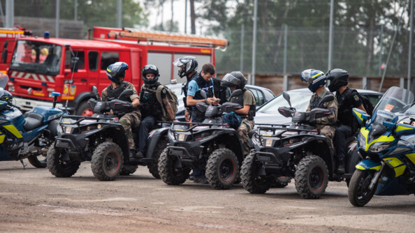 Les gendarmes en quad se préparent à partir