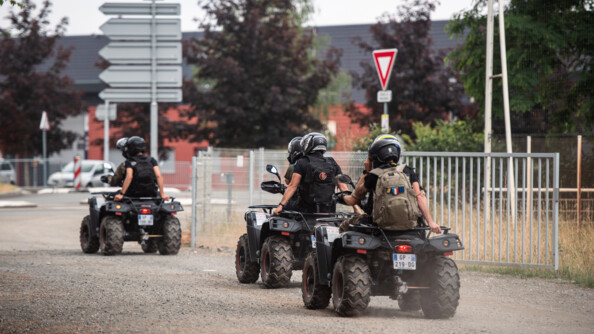 Les gendarmes en quad partent en patrouille