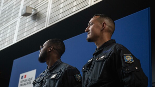 Photo de deux gendarmes de la GTA.