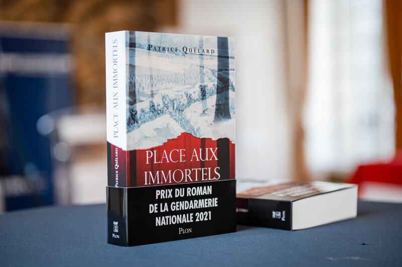 Le « prix du roman de la gendarmerie nationale » 2021 a été attribué à Patrice Quélard pour son livre « Place aux immortels ».