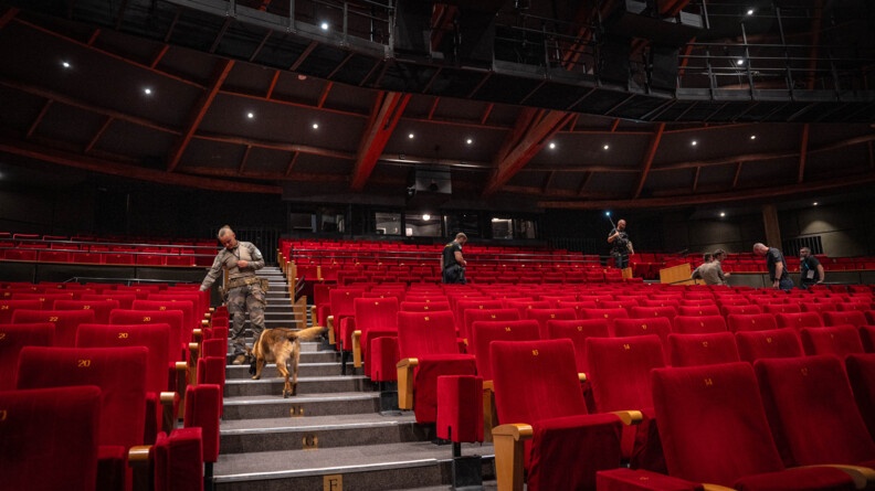 Les gendarmes EOR inspectent le site de la cérémonie d'ouverture des Jeux paralympiques de Paris 2024