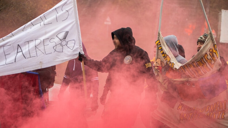 Pour les besoins de l'exercice, plusieurs militaires ont jou&eacute; les manifestants hostiles aux forces de l'ordre.