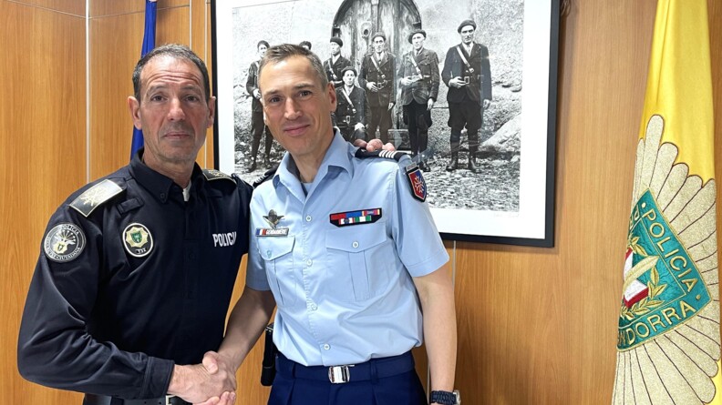 Jeudi 6 février 2025, à Andorre, s’est tenue une réunion de coopération entre des représentants de la police andorrane, le commandant du Groupement de gendarmerie départementale (CGD) de l’Ariège, le colonel Frédéric Wagner, et le commandant de la Compagnie de gendarmerie départementale (CGD) de Foix, le capitaine Frédéric Collard.