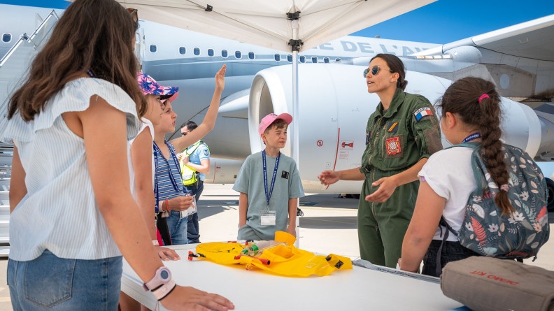 Agrandir l'image Visite des Képis Pescalunes sur la base aérienne 125 d'Istres.