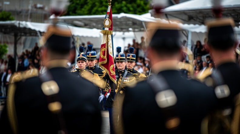 Les officiers élèves de la 129e vont transmettre la garde du drapeau aux élèves officiers de la 130e