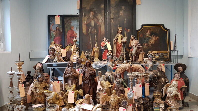 Agrandir l'image Objets pillés dans des églises par deux étudiants à Lille en histoire de l’Art.