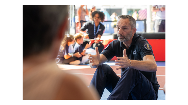 Agrandir l'image un instructeur ORFA en train de dispenser une formation