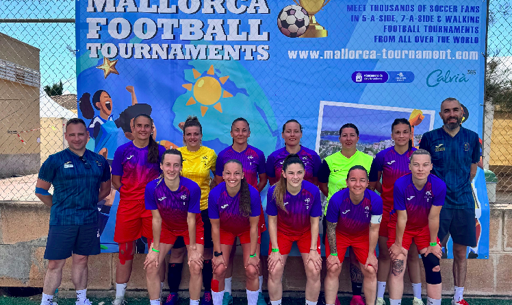 L'équipe féminine de Five réunie.
