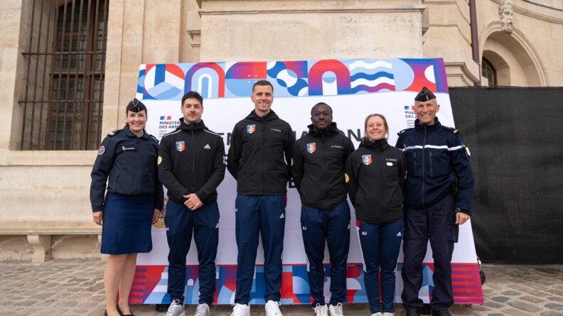La porte-parole Marie-Laure Pezant et le major Denis Arial, avec 4 SHND gendarmerie, Timmy Gillion, Jean Quiquampoix, Maxime Pauty et Marjorie Delassus