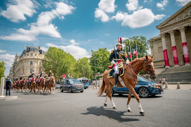 Agrandir l'image Escorte souverains Thaïlande - Panthéon