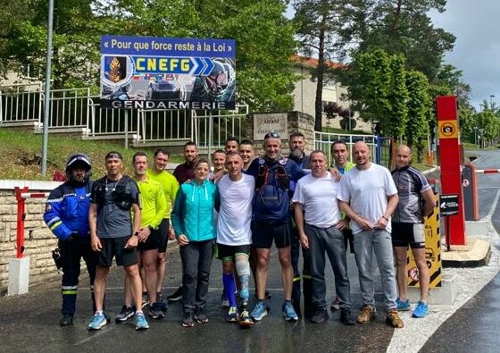 Agrandir l'image Photo de groupe devant l'entrée du CNEFG.