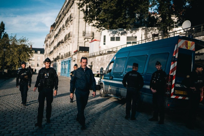 Le pr&eacute;fet de la r&eacute;gion Pays de la Loire, pr&eacute;fet de la Loire-Atlantique, Fabrice Rigoulet-Roze aux c&ocirc;t&eacute;s des gendarmes mobiles engag&eacute;s &agrave; Nantes