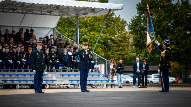 Mercredi 25&nbsp;septembre 2024, le g&eacute;n&eacute;ral de division Frantz Tavart a &eacute;t&eacute; investi de ses fonctions de commandant de l&rsquo;Acad&eacute;mie militaire de la gendarmerie nationale (AMGN) par le g&eacute;n&eacute;ral de corps d&rsquo;arm&eacute;e Laurent Bitouzet, chef du Commandement des &eacute;coles de la gendarmerie nationale (CEGN).