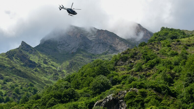 Agrandir l'image EC-145 permet de transporter en plus du pilote et du mécanicien, une équipe de secouristes ainsi qu'un médecin et bien sur les victimes..jpg