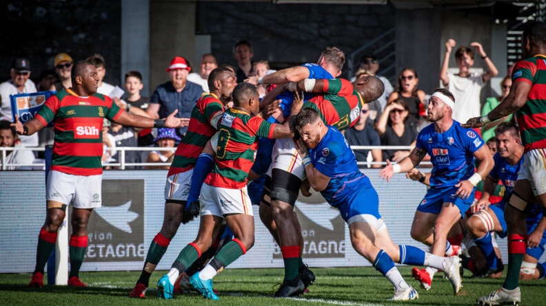 Action lors de la finale de la coupe du Monde militaire de rugby entre la France et Fidji, le 10 septembre à Vannes, dans le Morbihan.