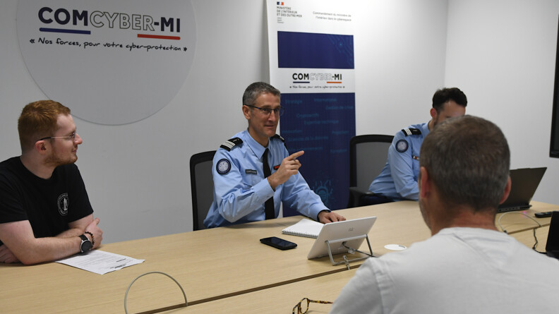 R&eacute;union au CNFCyber autour du colonel Cyril Piat