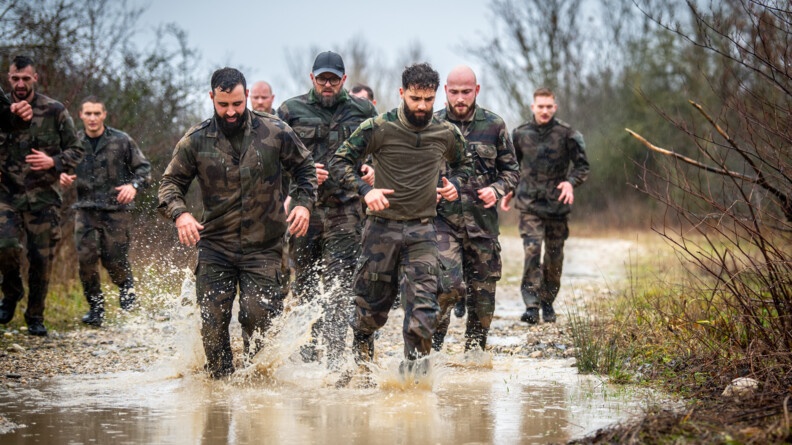 Militaires en train de courir lors de l'exercice synthèse.