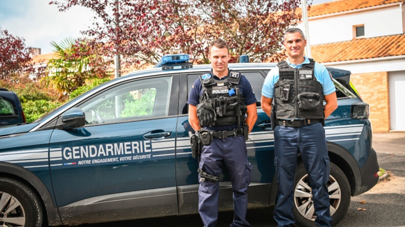 Jan, policier allemand, et son chef le temps du mois d'août, le lieutenant Nicolas Juste, qui commande la CoB de Saint-Jean-de-Monts.