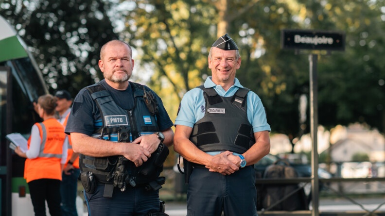 De gauche à droite, le chef de service de première classe, Gérald Souillard, responsable de la PMTC et le major Gardinot, commandant de la BC3M.