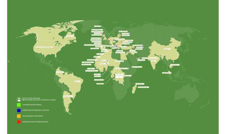 Agrandir l'image Mappemonde beige sur fond vert représentant les effectifs de la gendarmerie dans le monde, hors ambassades.