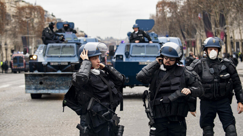 femme en gendarmerie mobile