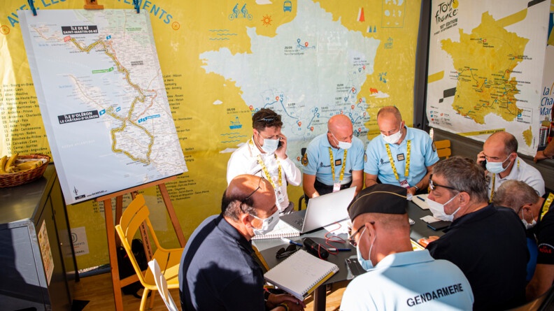 En fin de matinée, sur le stand du département de Charente-Maritime, débute la dernière réunion de sécurité.