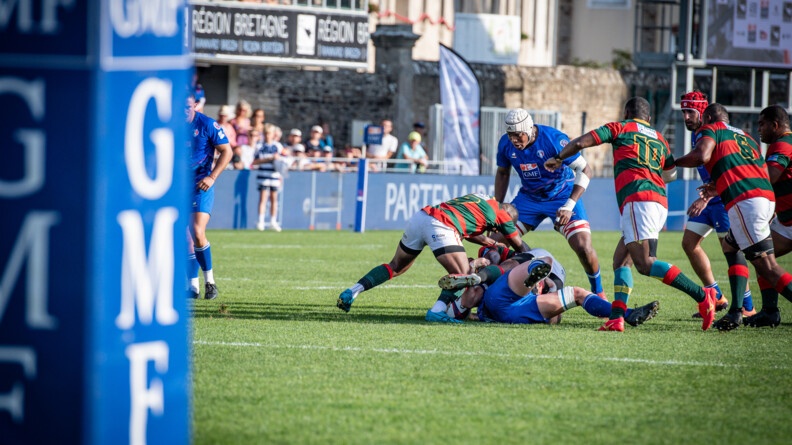 Action lors de la finale de la coupe du Monde militaire de rugby entre la France et Fidji, le 10 septembre à Vannes, dans le Morbihan.