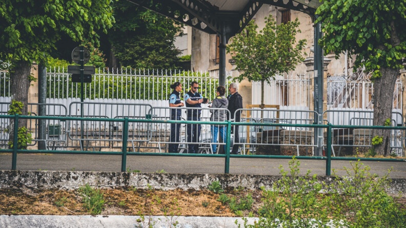 Contrôle le long des berges par la brigade fluviale