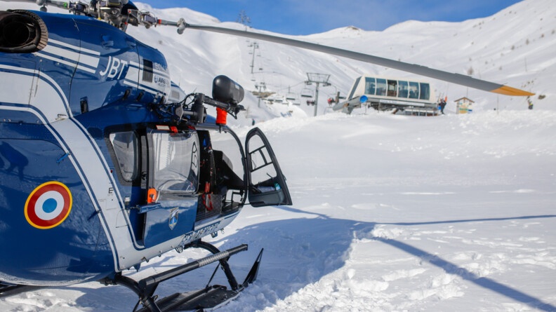 H&eacute;licopt&egrave;re de la SAG stationn&eacute; &agrave; proximit&eacute; de l'accident.