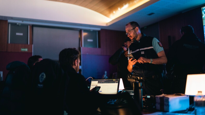 Le commandant Etienne Estachy qui commande la Compagnie de gendarmerie départementale de la Mure au PC Sécurité du festival Tomorrowland Winter à L'Alpe d'Huez.