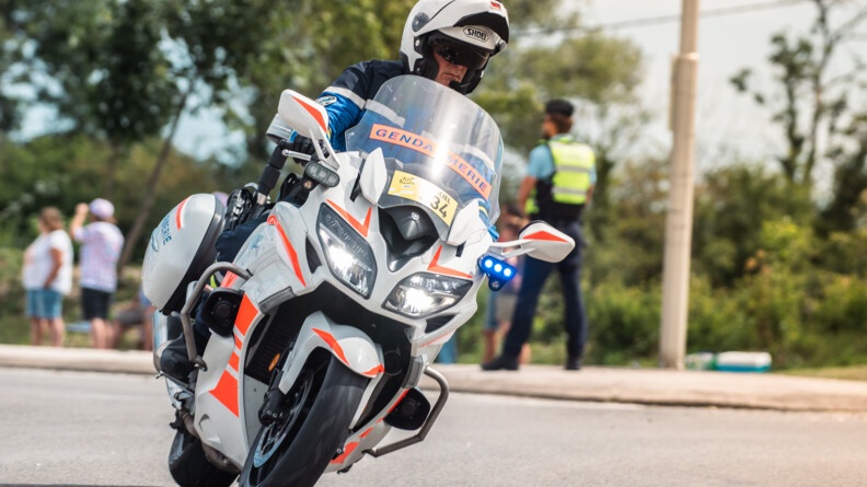 A Dole, les policiers suisses participent à la sécurisation des axes.jpg