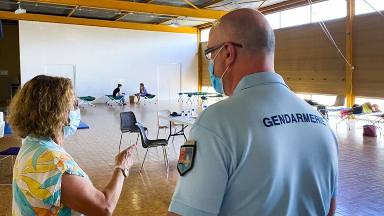 L'accueil des personnes évacuées au gymnase de la commune de Luc est organisé par la municipalité et la gendarmerie.