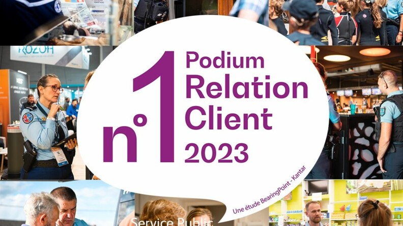 Logo du 1er prix du podium de la relation client 2023 avec en fond une mosaïque de photos de gendarmes en action.
