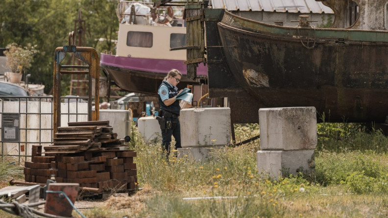 Agrandir l'image Gendarme participant au contrôle du chantier.