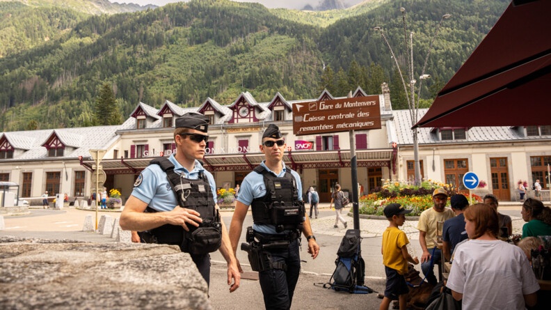 Patrouille de gendarmes à Chamonix-Mon-Blanc.