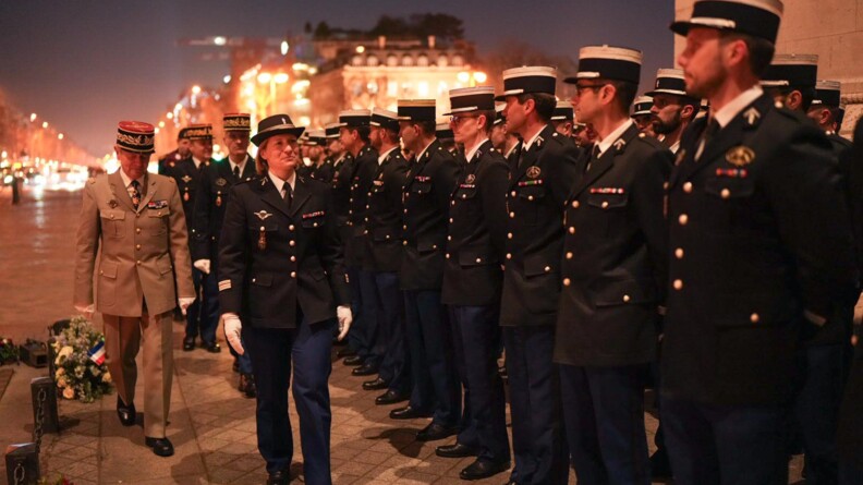 Revue des officiers de la 4e promotion du CSEMG